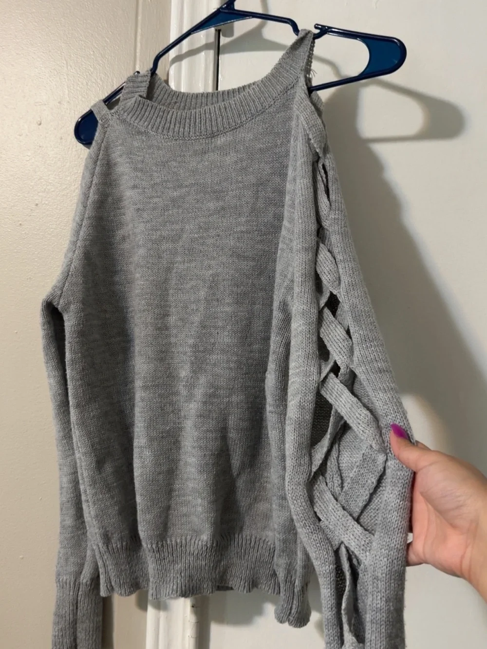 Women’s Medium Gray Cold-Shoulder Knit Sweater with Lattice Sleeve Detail